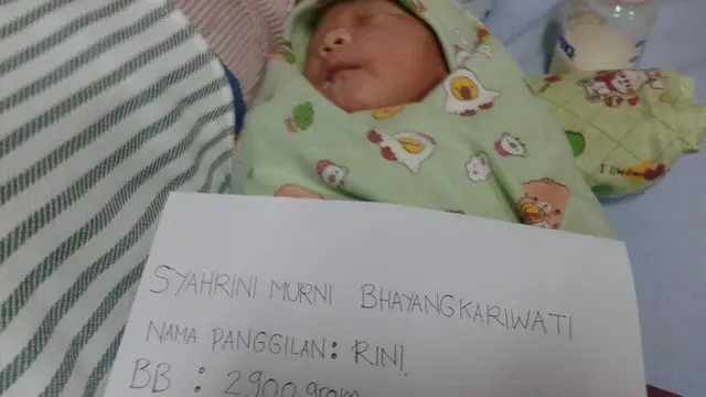 Pemudik melahirkan di dalam bus