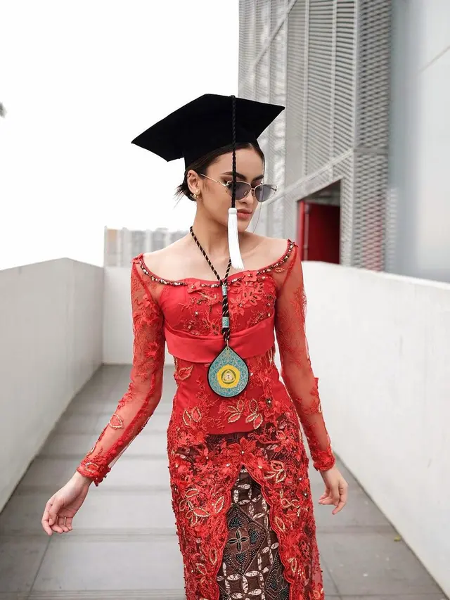 6 Potret Wisuda Andira Hadley Kekasih Bisma Karisma, Raih Gelar di Usia 21 Tahun