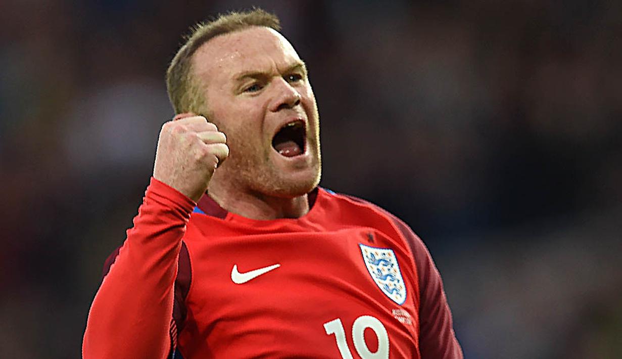 Penyerang - Wayne Rooney, dengan didaulatnya menjadi kapten seperti kode yang memastikan satu tempat untuk bomber gaek MU ini. Namun jika tidak menunjukan performa bagus dirinya harus siap digeser oleh striker Leicester, Jamie Vardy. (AFP/Paul Ellis)