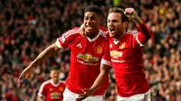 Penyerang muda Manchester United, Marcus Rashford (kiri), berhasil mencetak dua gol sekaligus membawa timnya menang 3-2 atas Arsenal dalam laga Liga Inggris di Stadion Old Trafford, Minggu (28/2/2016) malam WIB. (Action Images via Reuters/Jason Cairnduff)