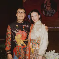 Raline Shah resmi dilantik sebagai Staf Khusus Kementerian Komunikasi dan Digital pada Senin, 13 Januari 2025. Menteri Komunikasi dan Digital, Meutya Hafid, mengapresiasi kemampuan Raline dalam menjembatani hubungan internasional dan meningkatkan edukasi digital. [Foto: Instagram/ Raline Shah]