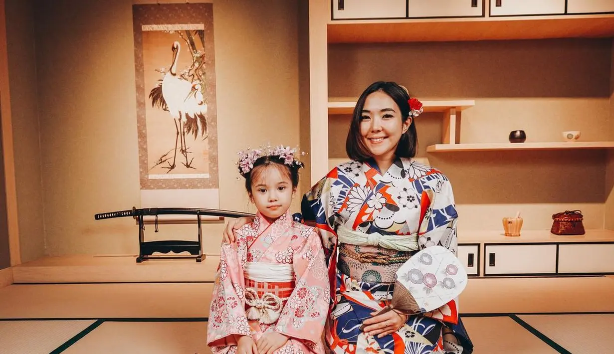 Dalam keterangan di Instagramnya, Gisel menulis pesan manis untuk sang buah hati. "Because you deserve all the love, Gem," tulis Gisel. [Foto: Instagram/ gisel_la]