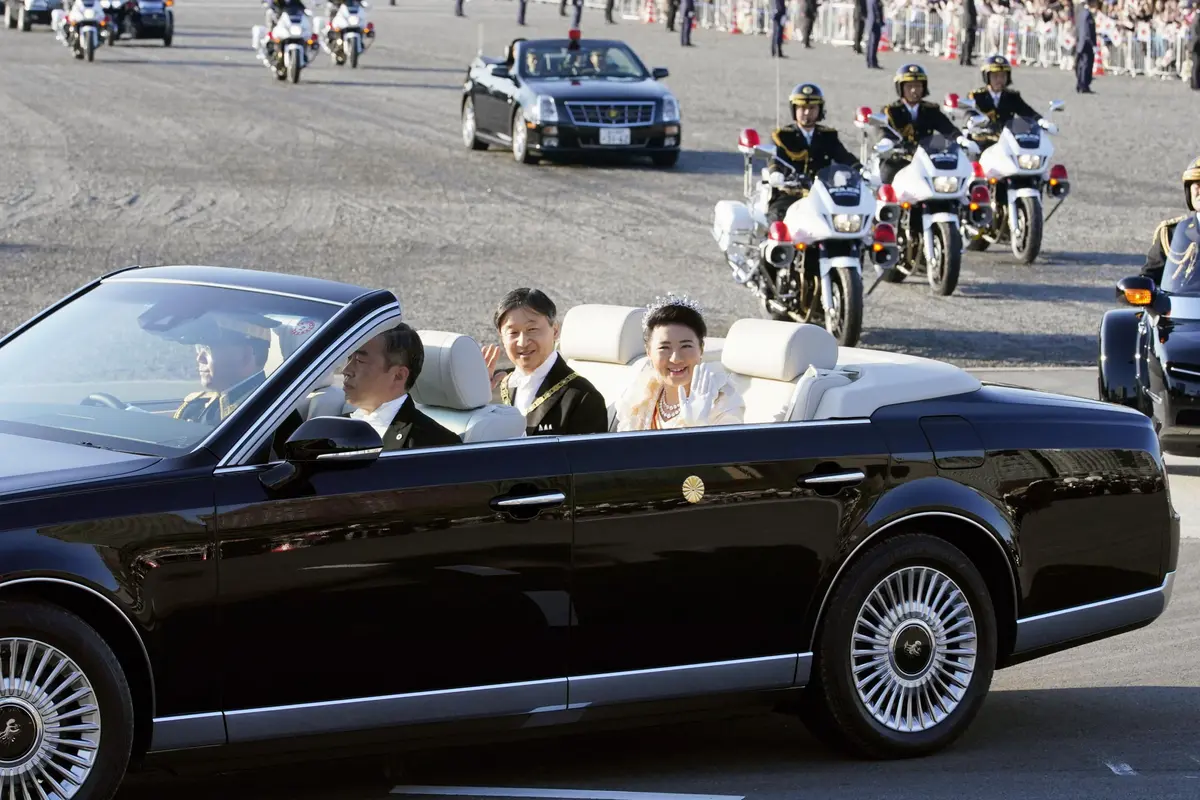 Ribuan Warga Tokyo Saksikan Parade Kaisar Naruhito dan Permaisuri Masako