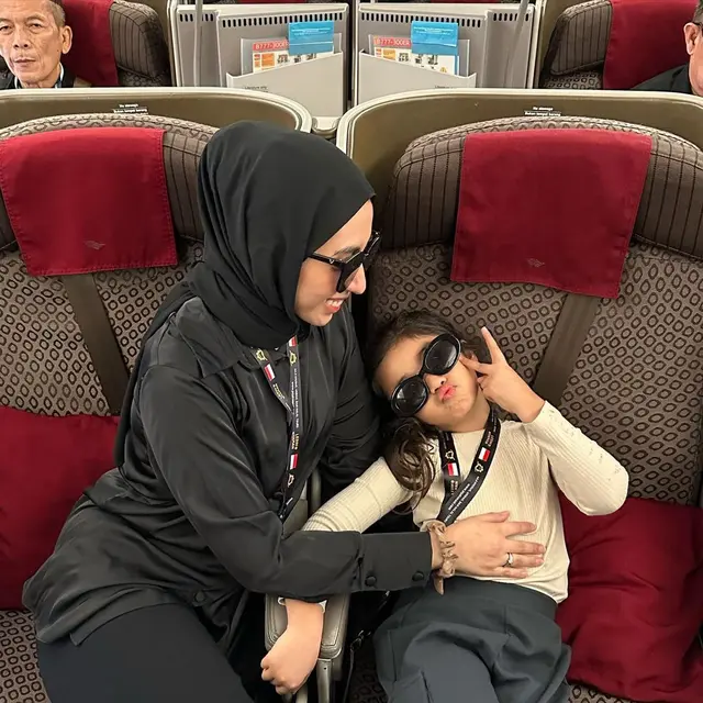 Vicky Alaydrus Tampil Berhijab Saat Umrah, Curi Perhatian
