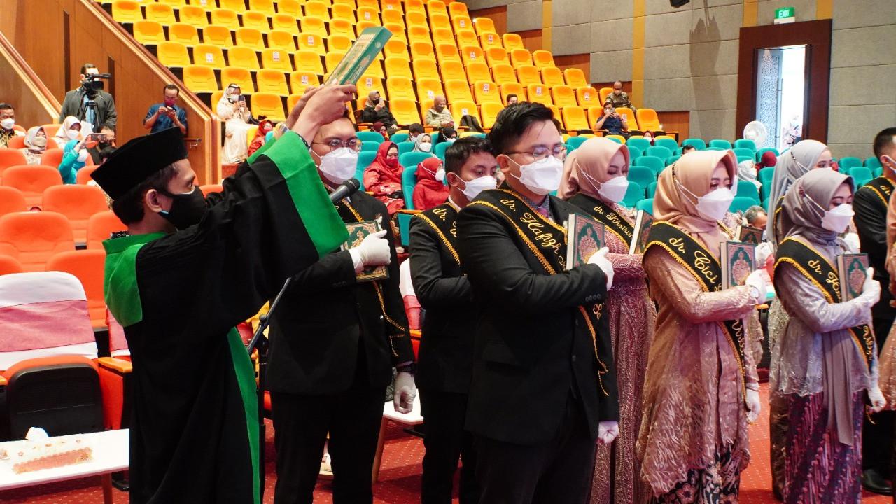 22 dokter lulusan Unusa diambil sumpah. (Dian Kurniawan/Liputan6.com).