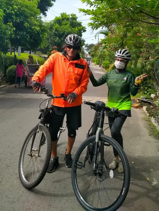 <p>(Instagram/georgerudyofficial)</p>