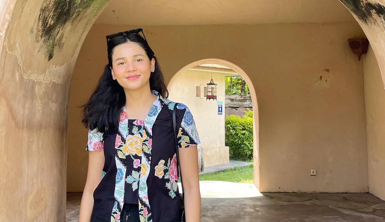 Baru-baru ini Yunita Siregar tengah mempromosikan film terbarunya yang dijadwalkan tayang pada 29 Februari besok. Film berjudul Mendung Tanpo Udan ini cukup menarik banyak perhatian netizen yang belakangan diperbincangkan di media sosial. (Liputan6.com/IG/@yunitasiregar)