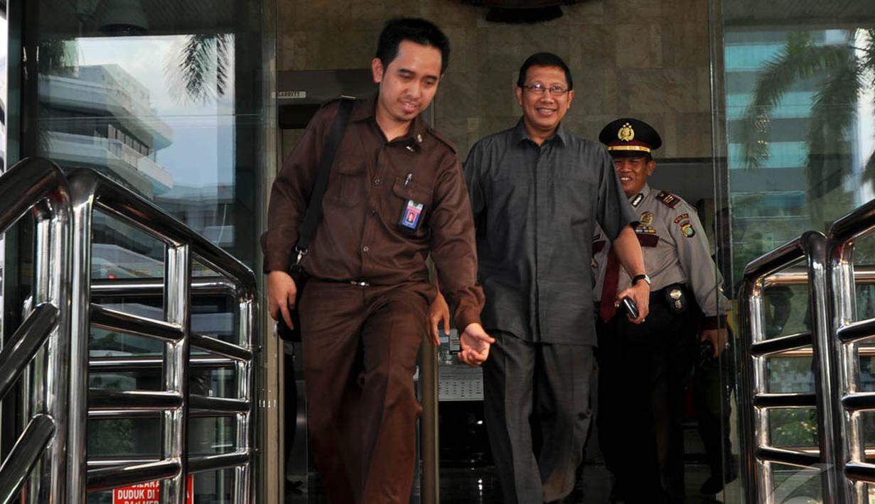 Menteri Agama Lukman Hakim saat meninggalkan Gedung KPK, Jakarta, Senin (15/12/2014). (Liputan6.com/Miftahul Hayat)