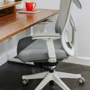 Kursi Ergonomis untuk Anak Kantoran, Menjawab Fenomena Generasi Sakit Pinggang