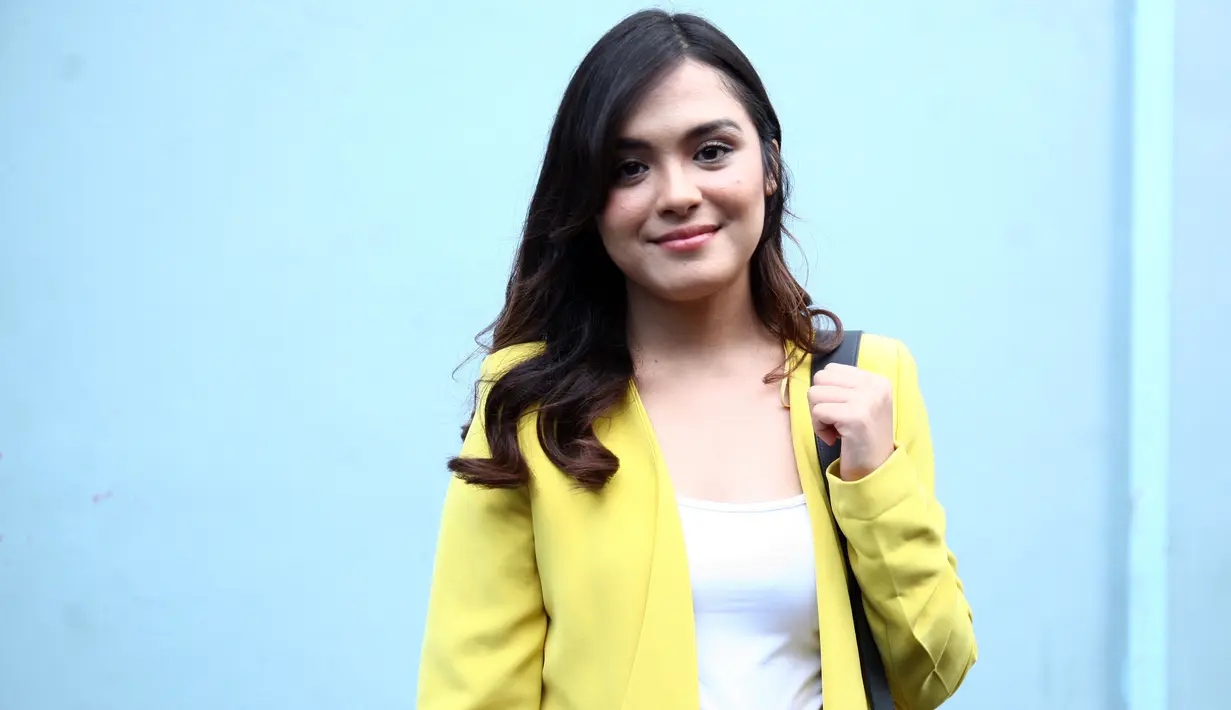 Namun hingga kini Vebby masih enggan mengatakan alasan yang sebenarnya mengapa mereka harus mengakhiri hubungannya di tengah jalan. Menurut Vebby cukup dirinya dan Baim yang mengetahui. (Nurwahyunan/Bintang.com)