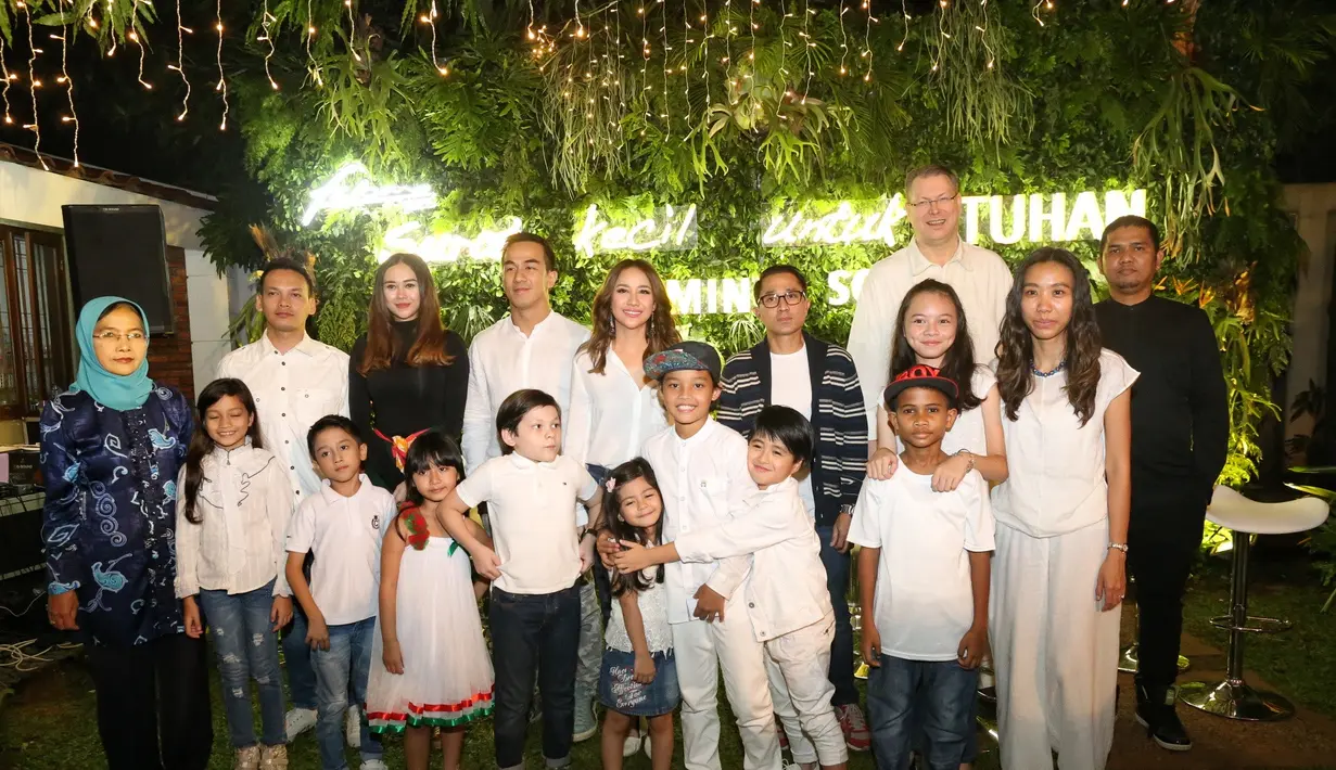 Nabil pun bercerita, bermain dalam film ini ia banyak belajar dari salah satu seniornya, Lukman Sardi. Banyak hal yang mereka lalui bersama, baik suka maupun duka. Ia pun selalu cari baju paling jelek untuk perannya ini. (Adrian Putra/Bintang.com)