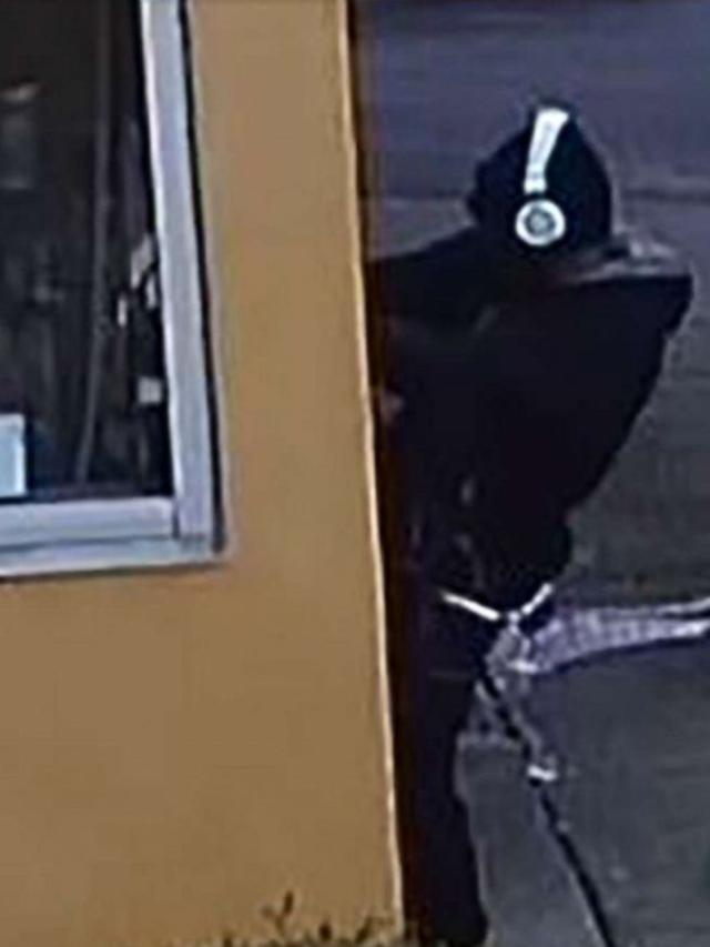 Membobol Restoran Cepat Saji, Aksi Pencuri Masak dan Tidur Ini Bikin Bingung Netizen