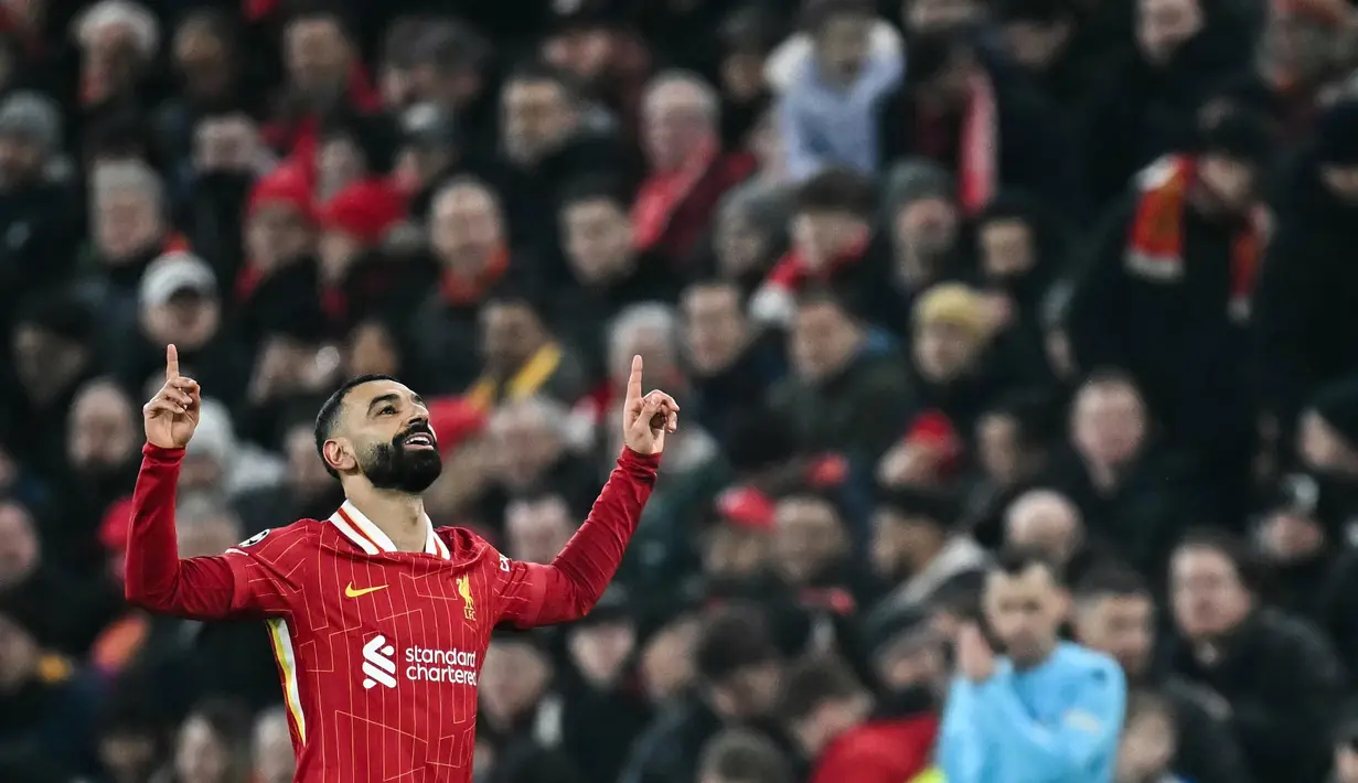 Menit ke-34, Liverpool membuka keunggulan lewat aksi Mohamed Salah. (Paul ELLIS/AFP)