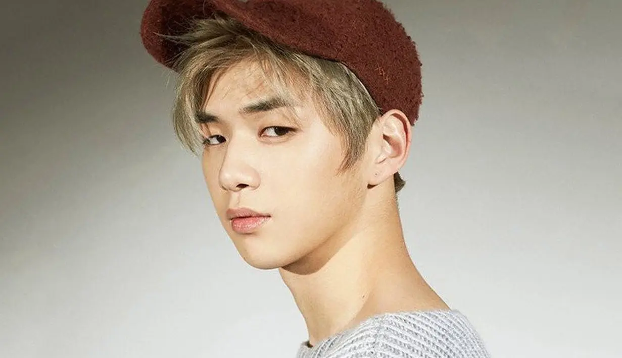 Seperti diketahui, Kang Daniel sudah menjadi model sejak tahun 2017. Ia akan memperpanjang kontraknya hingga akhir 2018. (Foto: Allkpop.com)