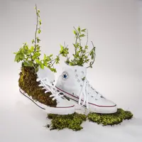 Sepatu kets yang kamu tau biasanya polos atau dengan tampilan simpel, tapi berbeda dengan 3 tampilan yang satu ini.