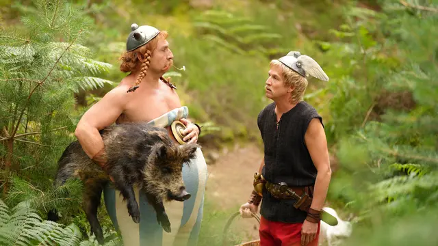 Potret Guillaume Canet dan Gilles Lellouche sebagai Asterix & Obelix.