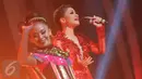 Penampilan memukau Shiha Zikir, finalis asal Malaysia, dalam Grand Final D'Academy Asia 2015 Result Show di Studio 5 Indosiar, Jakarta, Selasa (29/12). (Liputan6.com/Herman Zakharia)