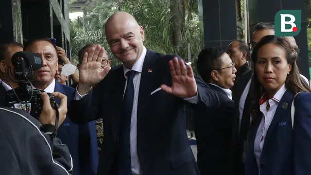 Foto: Presiden FIFA Lanjut Mengunjungi Kantor PSSI, Semobil Bareng Iwan Bule