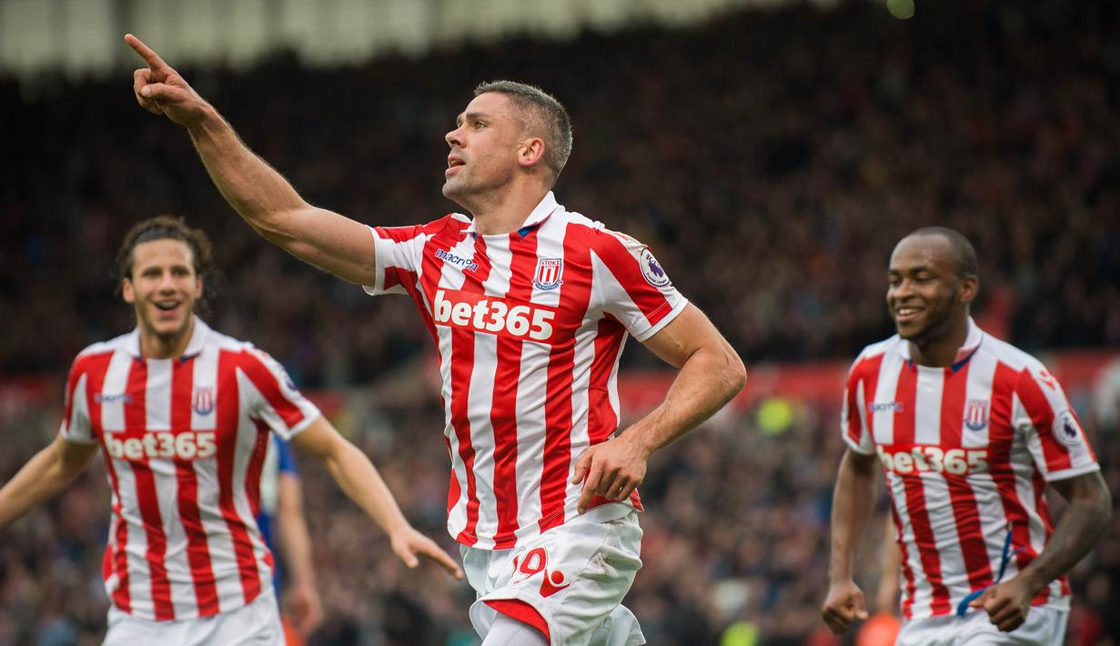 13. Stoke - 11 Menang 11 Seri 16 Kalah - 44 Poin. (EPA/Peter Powell)