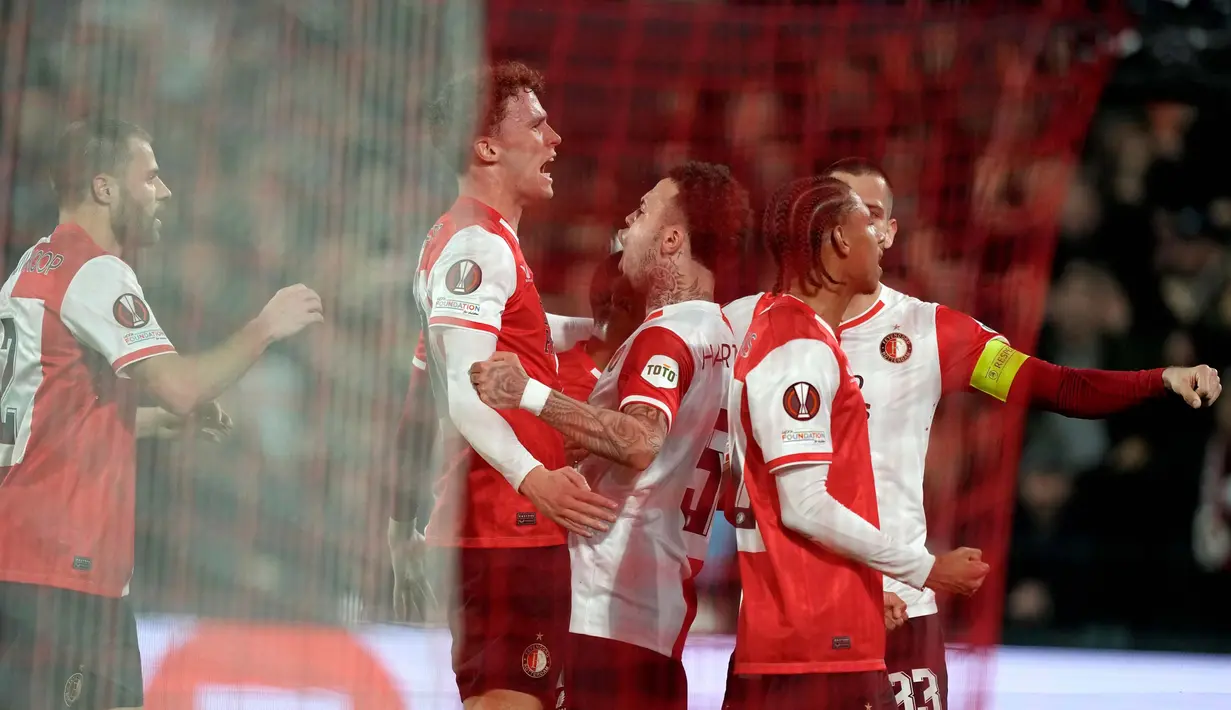 Feyenoord unggul lebih dulu melalui sundulan Igor Paixao pada menit ke-45+1. (AP Photo/Peter Dejong)