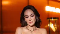Bersama LISA Blackpink di Event Bvlgari, Luna Maya Tampil Memukau dan Penuh Glamour