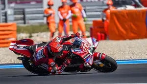 Pembalap Ducati Lenovo, Marc Marquez, berhasil meraih podium juara pada sprint race MotoGP Hungaria di Sirkuit Balaton Park, Balatonfokajar, Sabtu (06/06/2026) malam WIB. (AFP/FERENC ISZA)