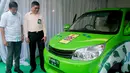 Kepala Divisi Umum PLN, Danni Irawan (kiri) dan Kapusdiklat PLN, Okto Rinaldi saat memperkenalkan mobil listrik PLN di Museum Listrik dan Energi Baru PLN, TMII, Jakarta, Selasa (24/2). (Liputan6.com/Yoppy Renato)