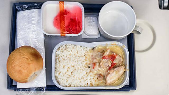 Ilustrasi makanan pesawat