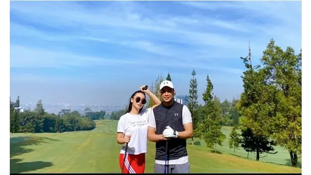 5 Momen Zaskia Gotik Jalani Ramadhan Bersama Suami, Ngaji Bareng