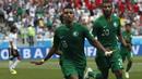 Gelandang Arab Saudi, Sale Al-Dawsari, merayakan gol ke gawang Mesir pada laga grup A Piala Dunia di Volgograd Arena, Volgograd, Senin (25/6/2018). Arab Saudi menang 2-1 atas Mesir. (AP/Darko Vojinovic)