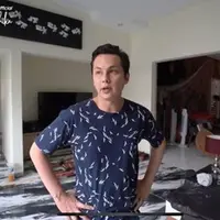 Ussy Sulistiawaty dan Andhika Pratama merenovasi rumahnya