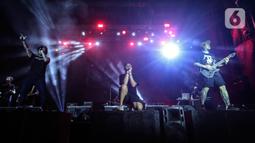 Dalam penampilannya, Saint Loco membawakan beberapa lagu di antaranya 'Nirmala' dan 'Bento'. (Liputan6.com/Johan Tallo)