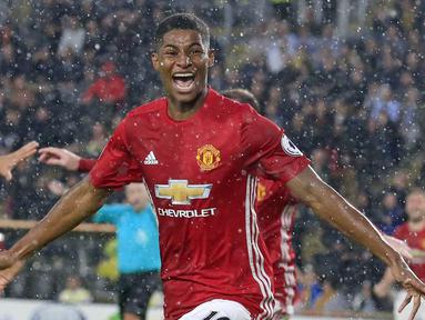 Pemain muda Manchester United, Marcus Rashford  menjadi penentu kemenangan timnya saat melawan Hull City  pada lanjutan liga Inggris di KCOM Stadium, Kingston upon Hull, (27/8/2016).  (AFP/Lindsey Parnaby)