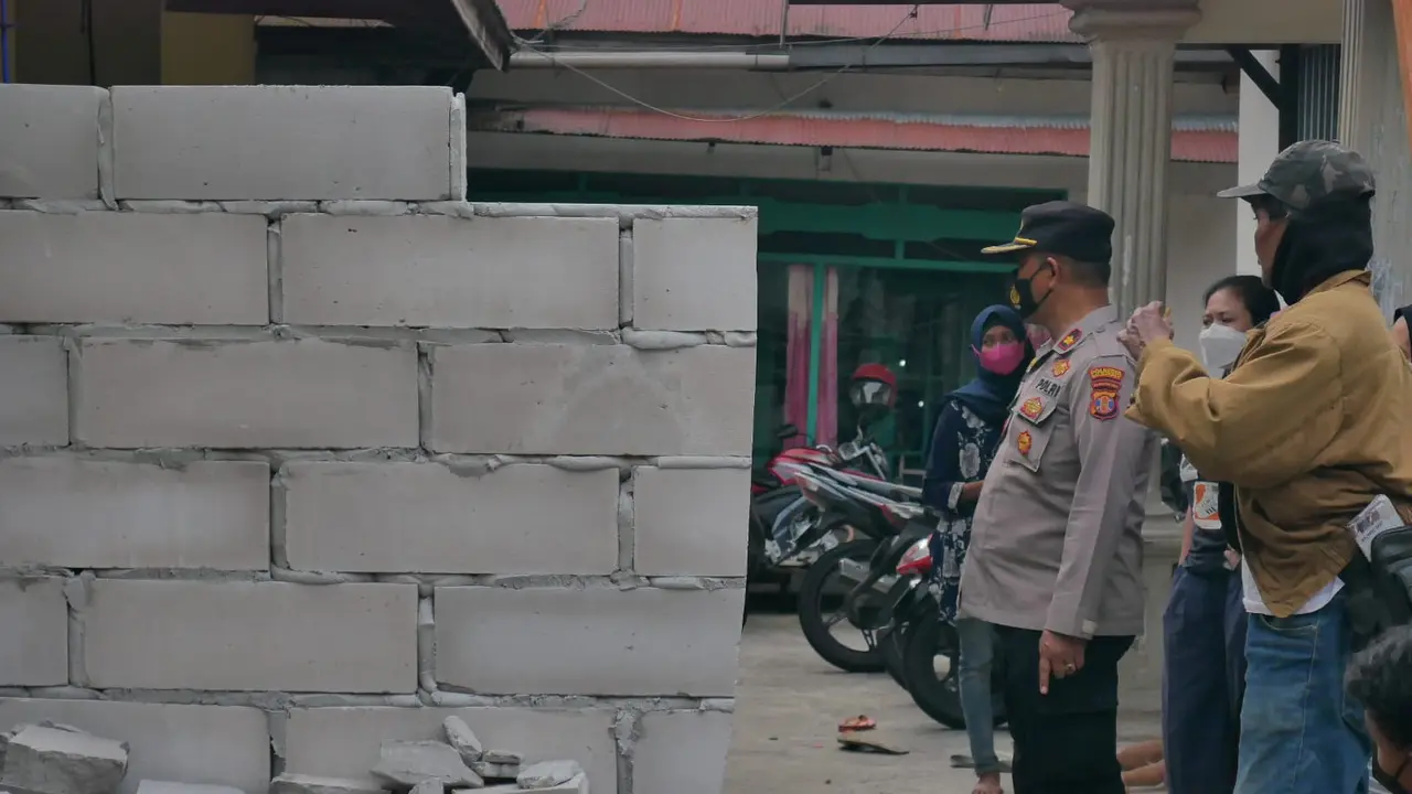 Akses jalan pemukiman akhirnya dibongkar