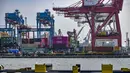 Kebijakan tarif baru impor tersebut diumumkan Presiden Amerika Serikat (AS) Donald Trump, pada Selasa (8/7/2025) WIB. Kebijakan ini disebut-sebut sebagai bagian dari upaya mendorong kesepakatan perdagangan baru. (Bay ISMOYO/AFP)