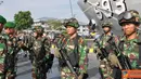 Citizen6, Tanjung Priok: Kasdam Jaya Brigjen TNI Edi Susanto memberikan ucapan selamat berlatih kepada prajurit Yonif Mekanis-201/Jaya Yudha usai apel pelepasan bertempat di dermaga Mako Kolinlamil Tanjung Priok, Jakarta Utara. (Pengirim: Dispenkolinlamil