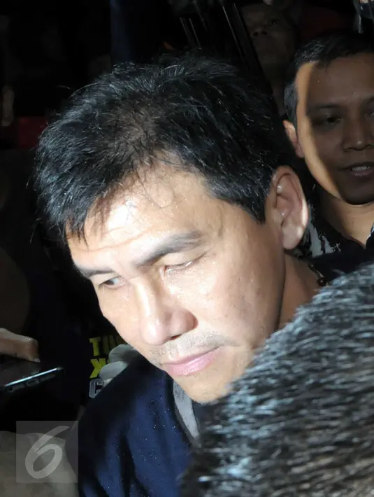 Presdir Agung Podomoro Land, Ariesman Widjaja tiba di KPK, Jakarta, Jumat (1/4). Harisman menyerahkan diri usai penetapan dirinya sebagai tersangka terkait pembahasan raperda sonasi wilayah pesisir dan pulau-pulau terluar. (Liputan6.com/Helmi Afandi)