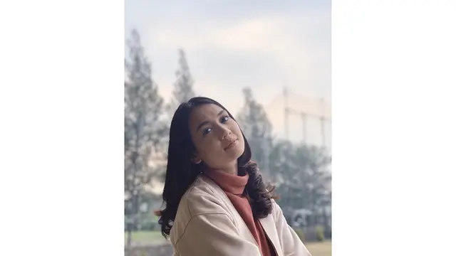 Fokus Karier, Ini 6 Potret Terbaru Dea Annisa yang Makin Menawan