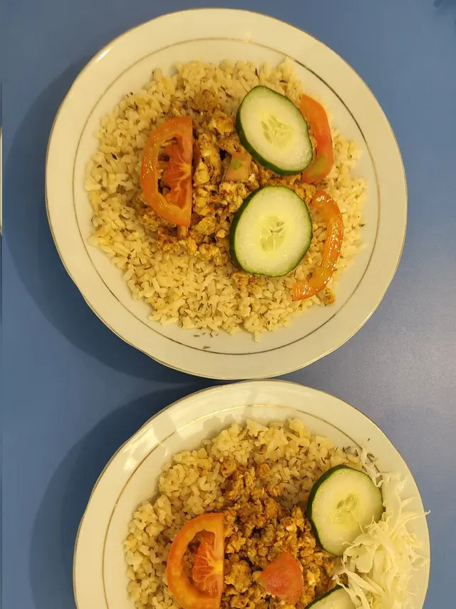 7 Potret Plating Makanan dengan Bentuk Muka Ini Kocak Banget