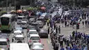 Unjuk rasa ratusan buruh di kawasan Bundaran HI, Jakarta menimbulkan kemacetan, Rabu (10/12/2014). (Liputan6.com/Faizal Fanani) 
