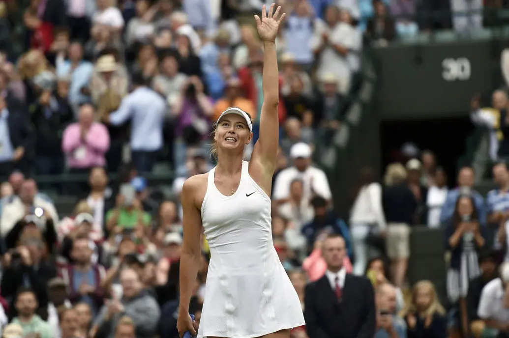 Petenis Rusia, Maria Sharapova, beraksi di Wimbledon 2014. Dia jadi juara Grand Slam itu tahun 2004. (Reuters/Toby Melville)
