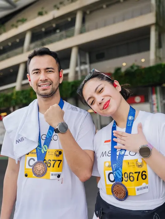 "Apakah a raffi bakal terjun ke politik juga? Kita lihat ygy," tulis a.zainulmuttaqin. "Ga bahaya taaaa..," tulis denimashuri36. "Ka gigi apa gacemburu yaaa," tulis distraramadhan. [Instagram/raffinagita1717]