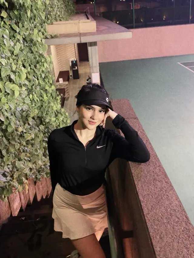 Potret Davina Karamoy Bergaya Tomboy, Aura Cantiknya Tak Terbendung. (instagram/davinaakaramoy)
