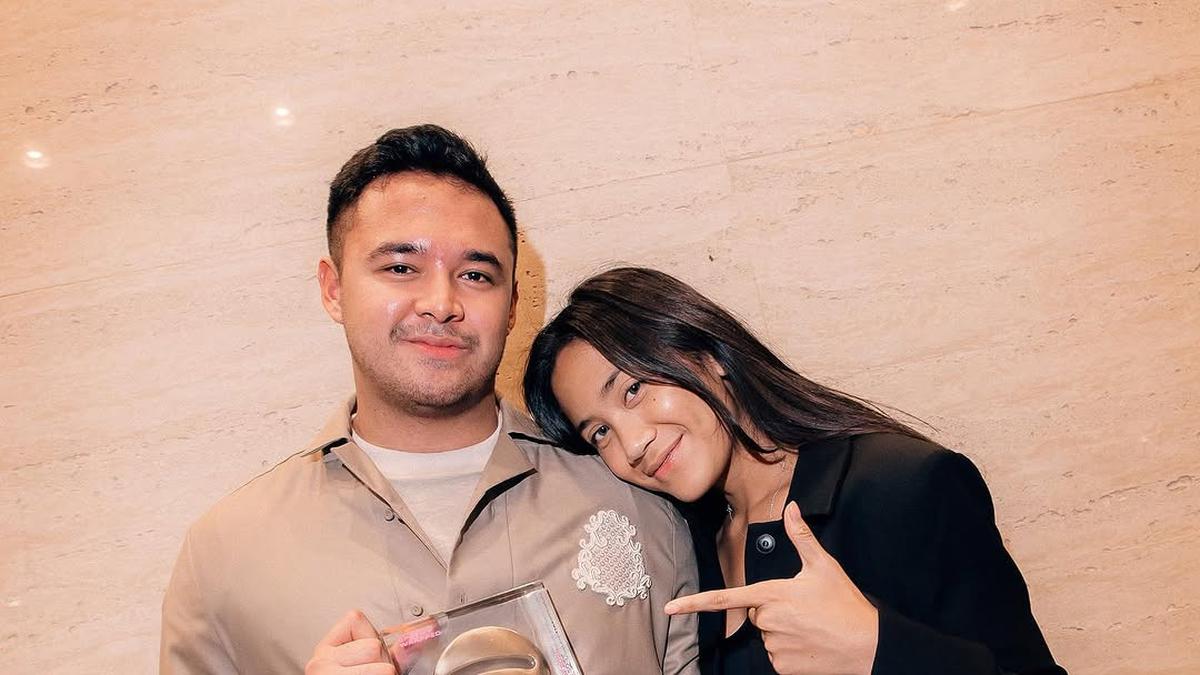 Potret Nadhif Basalamah Penyanyi 'Penjaga Hati' dan Kekasih, Momen Lamaran di Jepang Curi Perhatian