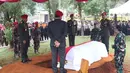 Sebelum dimakamkan, jenazah Doni Monardo sempat disemayamkan di rumah duka dam Markas Komando Pasukan Khusus (Kopassus) di Cijantung Jakarta. (Liputan6.com/Herman Zakharia)