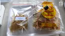 Sebuah produk makanan yang ditemukan positif mengandung boraks usai di teliti BPOM, Jakarta, Rabu (14/6). BPOM menguji makanan di pasar swalayan untuk mengantisipasi adanya makanan yang mengandung bahan kimia berbahaya. (Liputan6.com/Yoppy Renato)