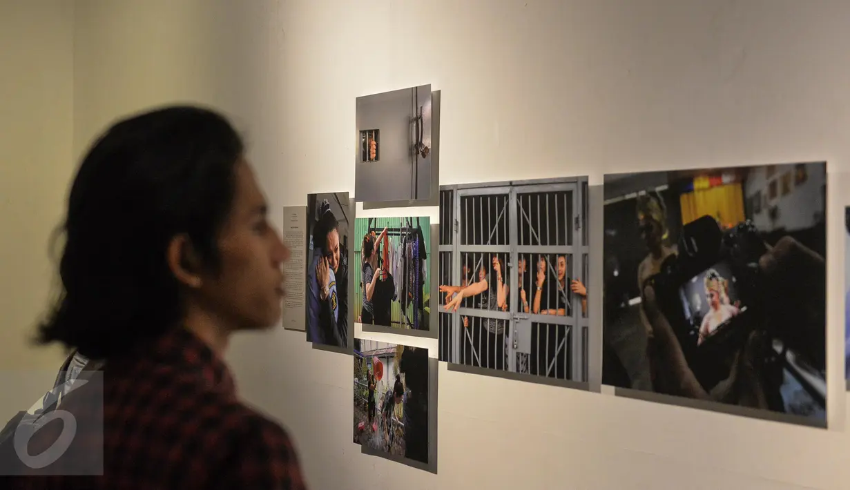 Salah karya foto yang dipamerkan dalam pameran Anugerah Pewarta Foto Indonesia (APFI) 2017 di Jakarta, Jumat (21/4). (Liputan6.com/Faizal Fanani)