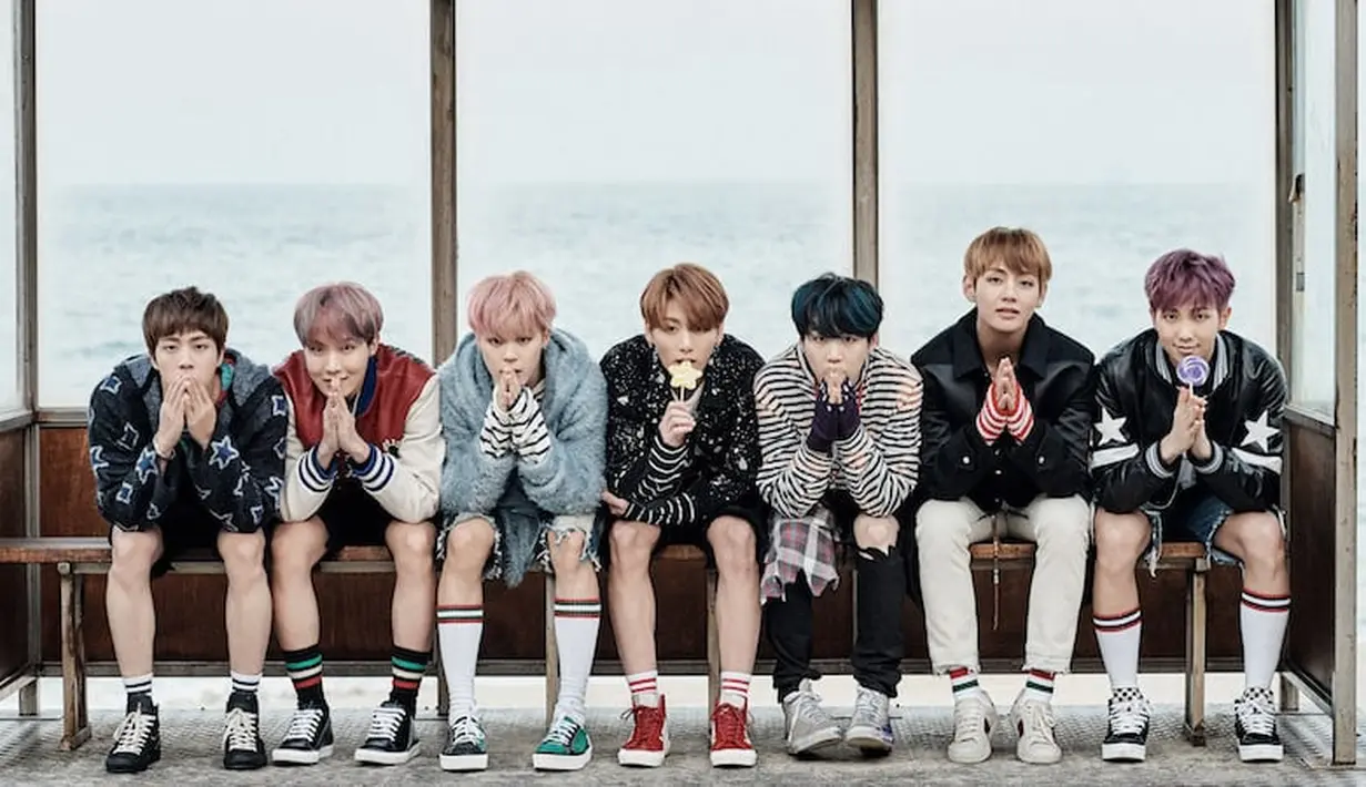 "Di hotel, aku salah dengar jadwal dan datang 30 menit lebih awal. Di tengah perjalanan, banyak artis yang memberi salam padaku. Waktu itu ada Khalid dan ia berbicara padaku, aku benar-benar rindu RM," tutur Jimin. (Foto: soompi.com)