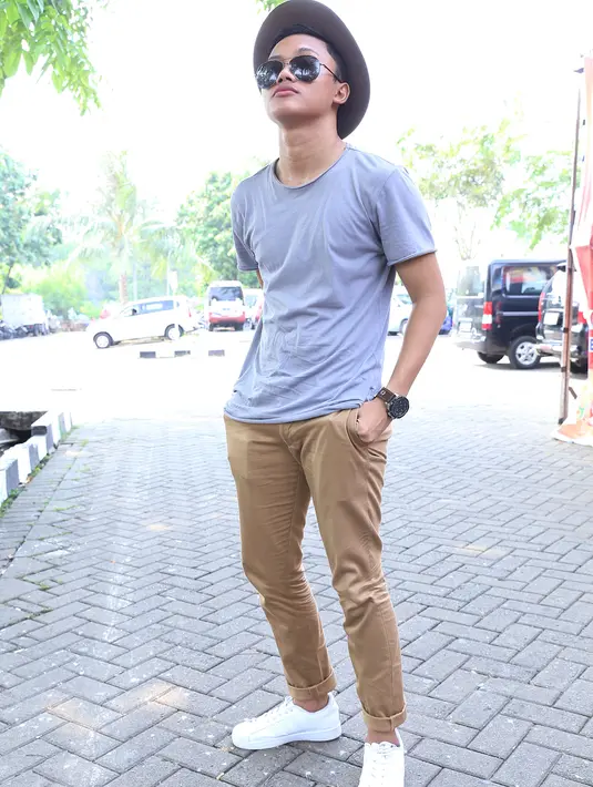 Kerap tampil di panggung hiburan membuat Rizky belajar mandiri. Remaja berumur 17 tahun ini sudah jarang meminta uang jajan lagi kepada ayahnya. (Galih W. Satria/Bintang.com)