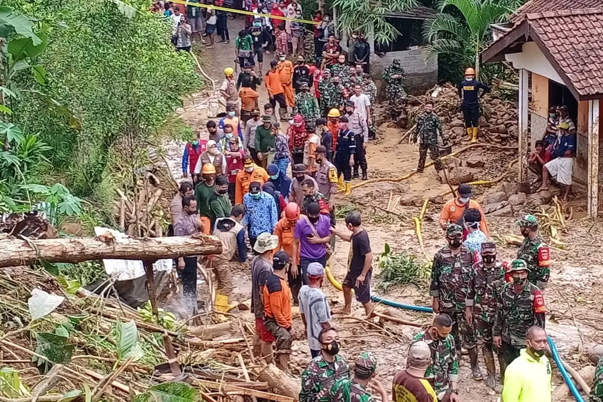 Longsor di Banyumas, Jawa Tengah menyebabkan lima korban jiwa. (Foto: Liputan6.com/Basarnas)
